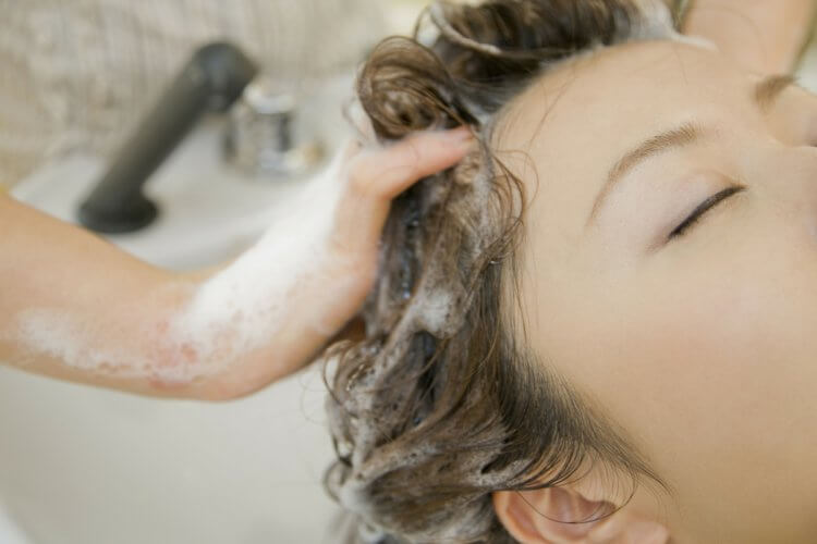 トリートメントがおすすめ 髪の乾燥を防ぎ保湿する3つの方法