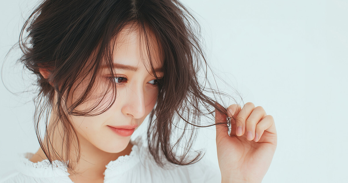 女性の抜け毛はなぜ起こる？予防する4つの方法とケアアイテムを紹介